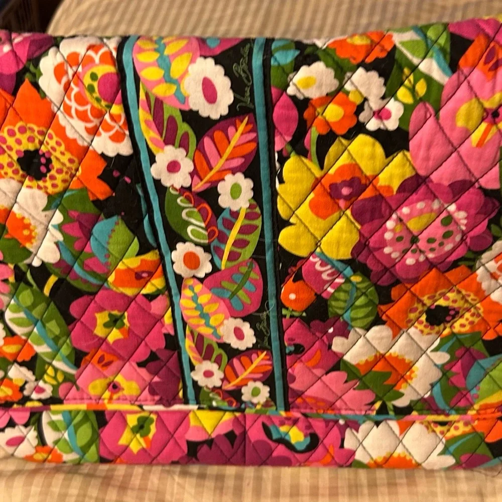 Vera Bradley “va va bloom” floral messenger baby bag large.  Great deal - Picture 3 of 12
